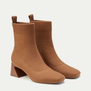 Square-Toe Water-Repellent Heeled Camel Coloured Boots